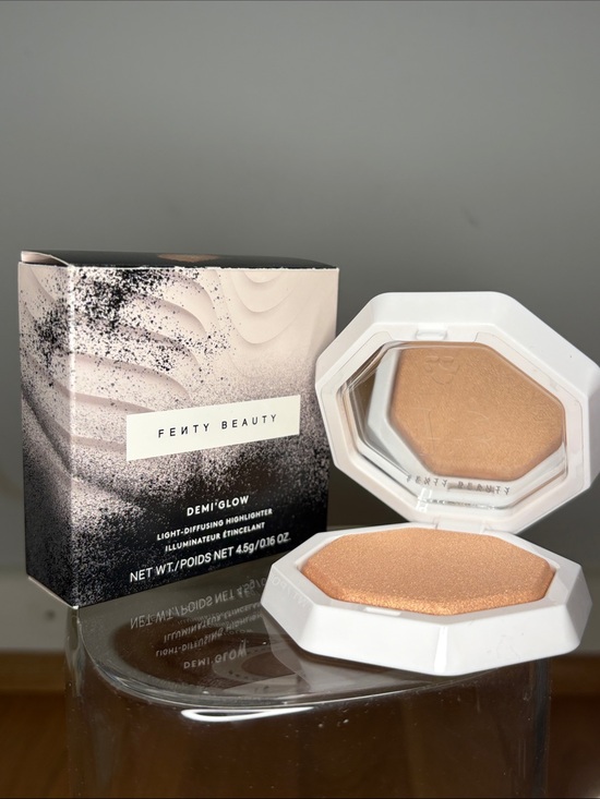 Fenty Beauty Other - Fenty Beauty Demi•Glow Highlighter — loose change
